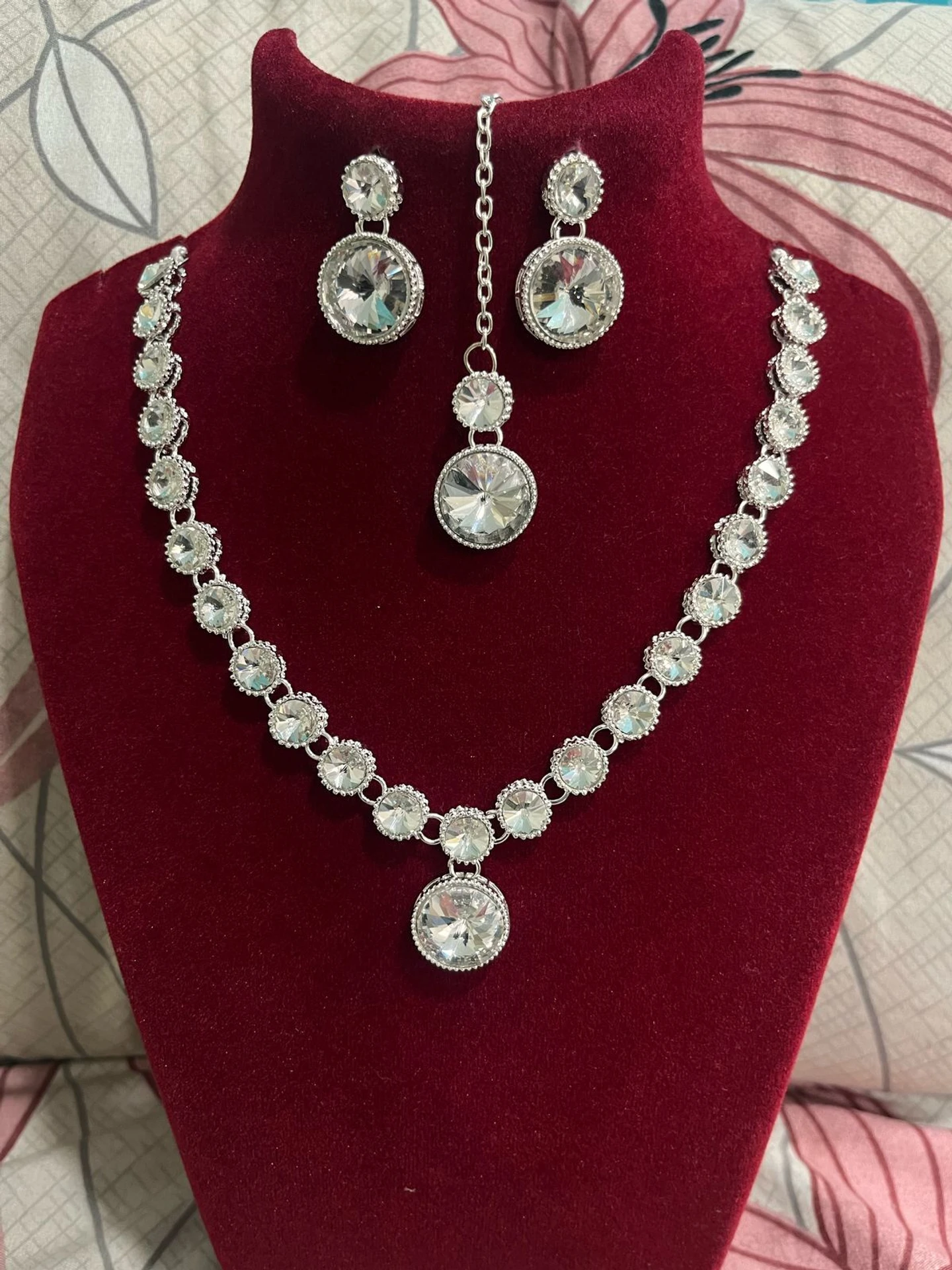 crystal stone necklace set with earrings and maang tikka crystal stone necklace set with earrings and maang tikka