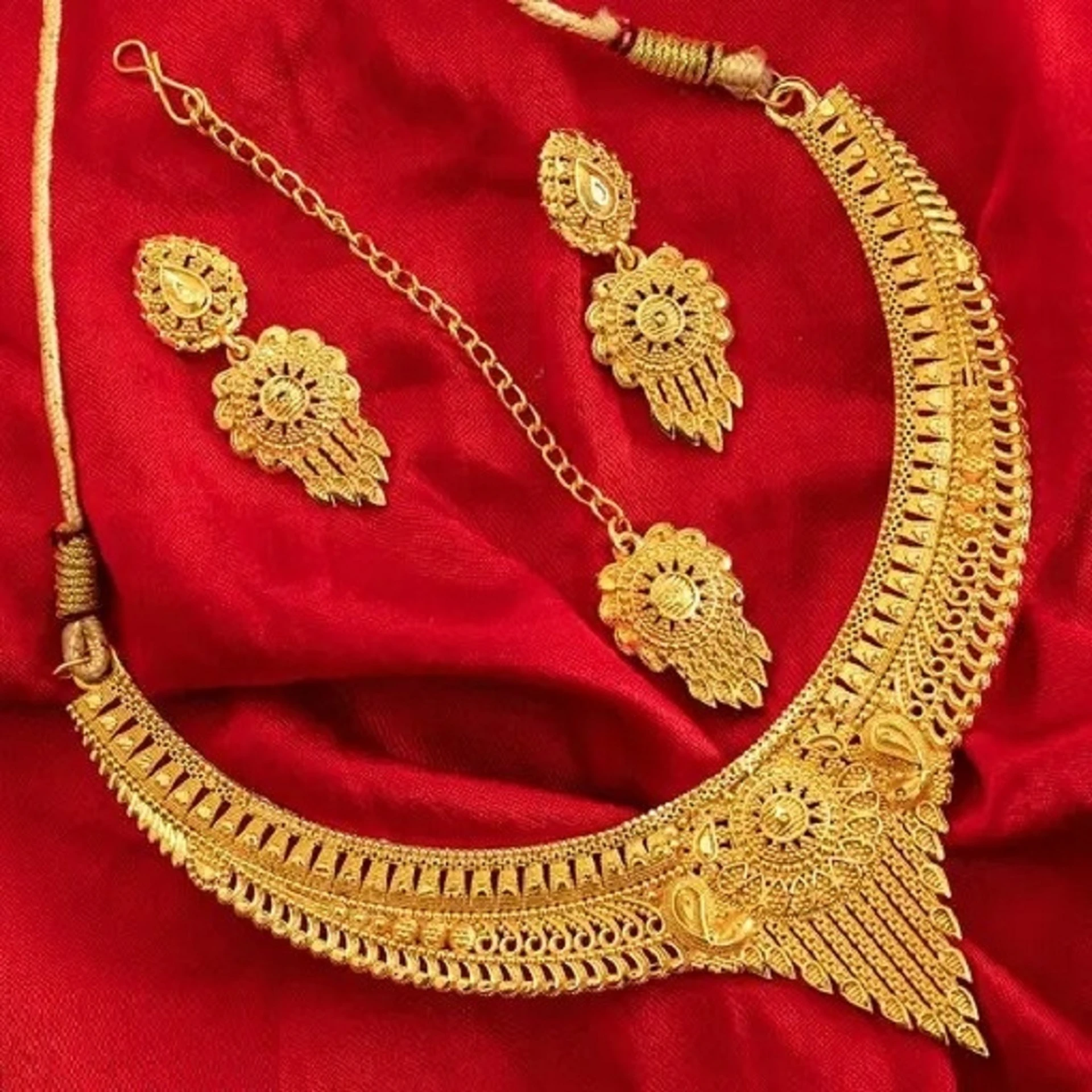 gold plated bridal choker necklace set with earrings and maang tikka gold plated bridal choker necklace set with earrings and maang tikka